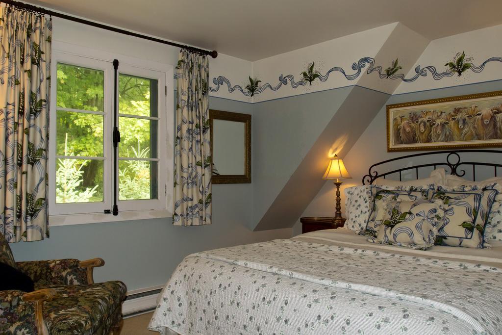 Le Petit Clocher Gite Touristique B & B Saint-Sauveur-des-Monts 객실 사진
