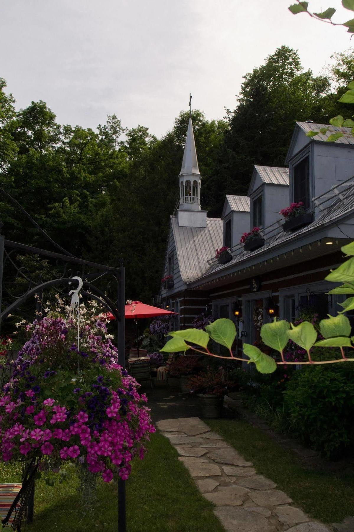 Le Petit Clocher Gite Touristique B & B Saint-Sauveur-des-Monts 외부 사진