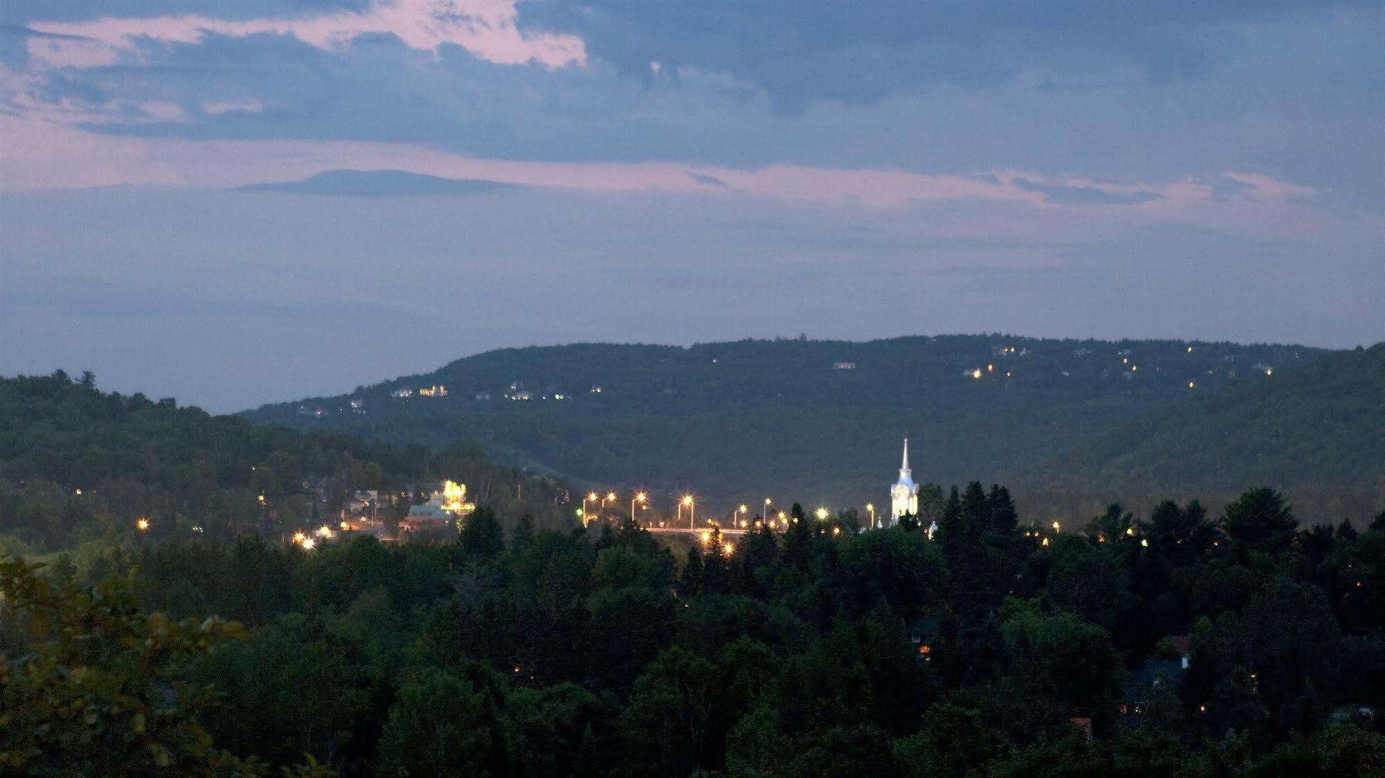 Le Petit Clocher Gite Touristique B & B Saint-Sauveur-des-Monts 외부 사진